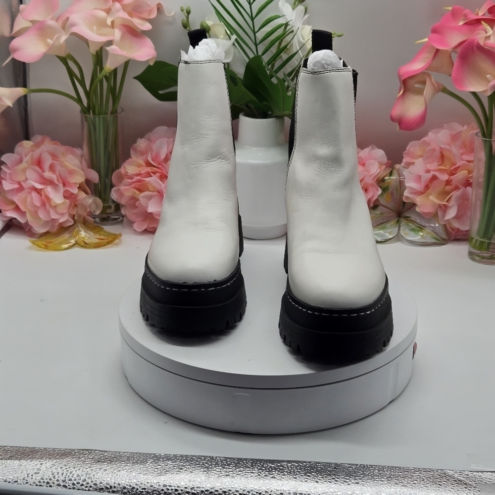 Marc fisher White Chelsea Lug Sole Pull On Bootie 8M - Picture 10 of 14